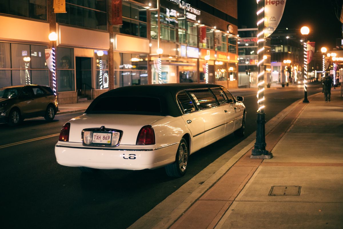 SK Limo stretch limousine